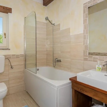 Villa Beautiful Natura With Pool In
