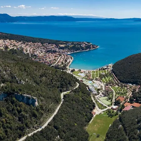 Beautiful Natura With Pool In