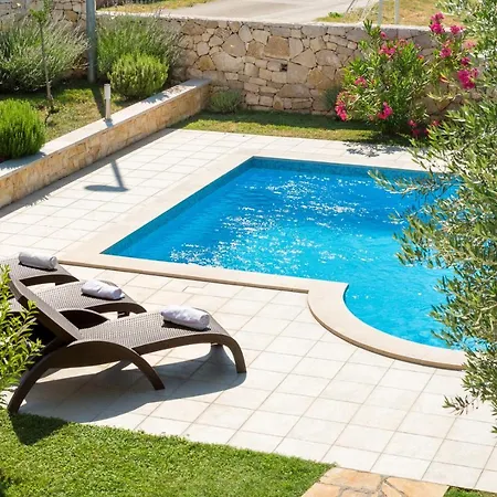 Beautiful Natura With Pool In Villa