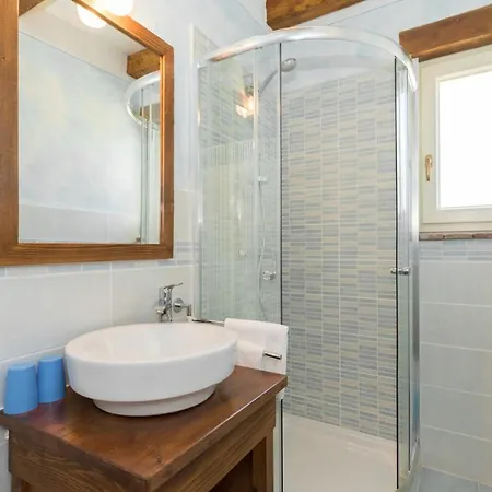 Villa Beautiful Natura With Pool In