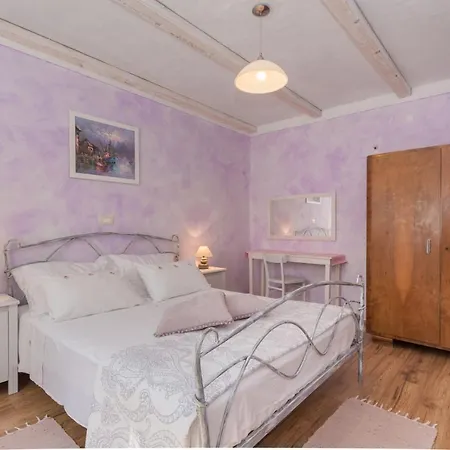 Beautiful Natura With Pool In