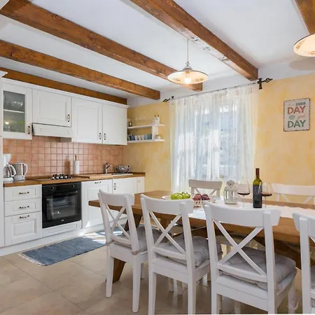 Villa Beautiful Natura With Pool In *
