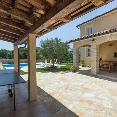 Beautiful Natura With Pool In Villa *