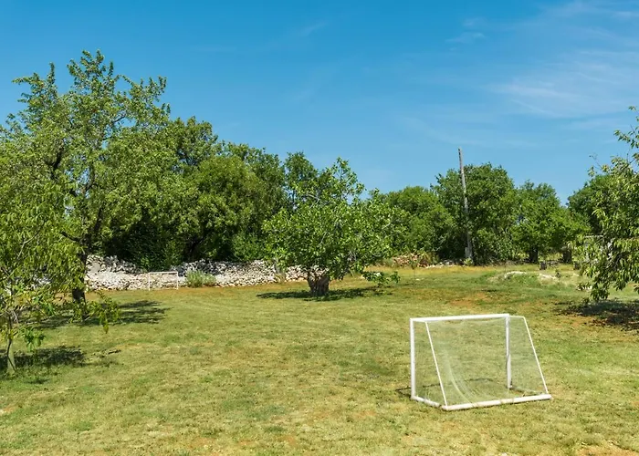 빌라 Beautiful Natura With Pool In 라빈