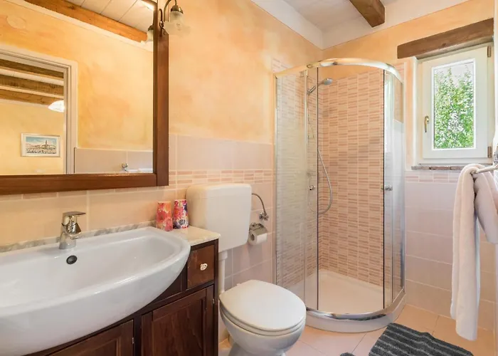 빌라 Beautiful Natura With Pool In