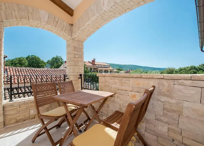 Beautiful Natura With Pool In 빌라 *