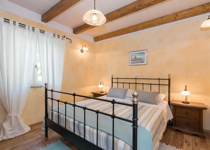 빌라 Beautiful Natura With Pool In