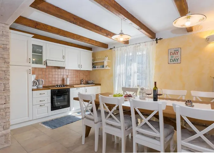 빌라 Beautiful Natura With Pool In *