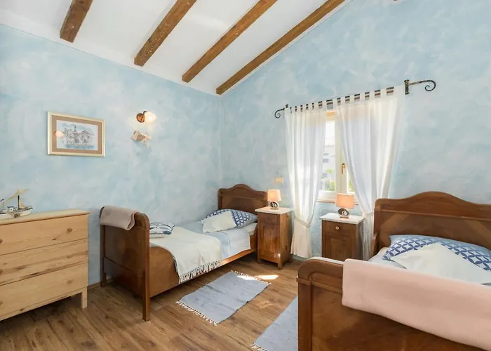 빌라 Beautiful Natura With Pool In