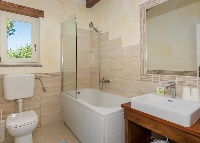 빌라 Beautiful Natura With Pool In