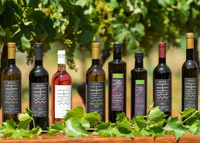 Beautiful Natura With Pool In 라빈