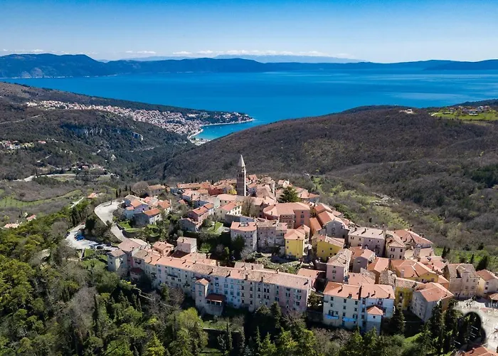 Beautiful Natura With Pool In 빌라 라빈