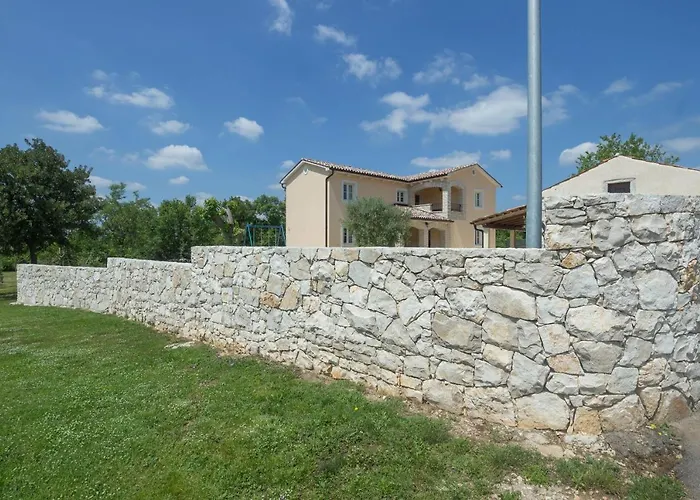 Beautiful Natura With Pool In *